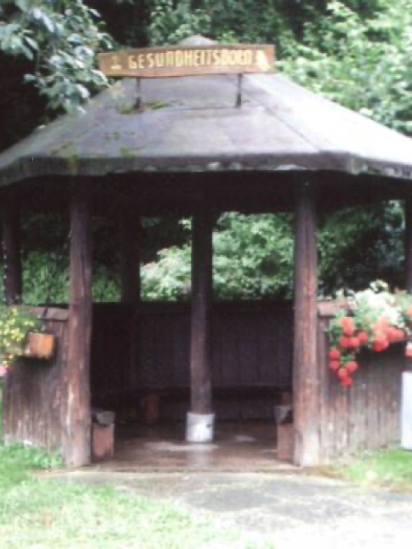 Schutzhütte am Tretbecken